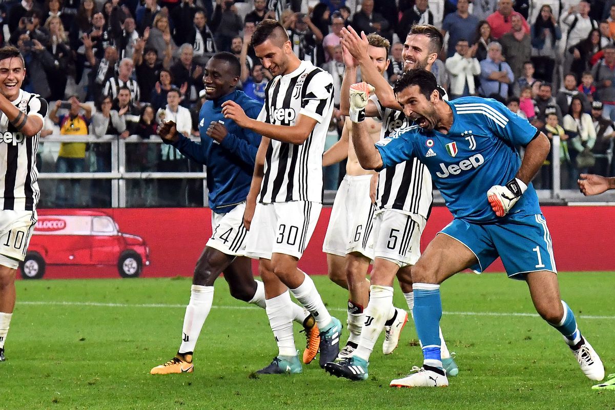 Torino juventus juve vs della derby mole score final brace entertaining higuaín lifts victory pennicino valerio getty