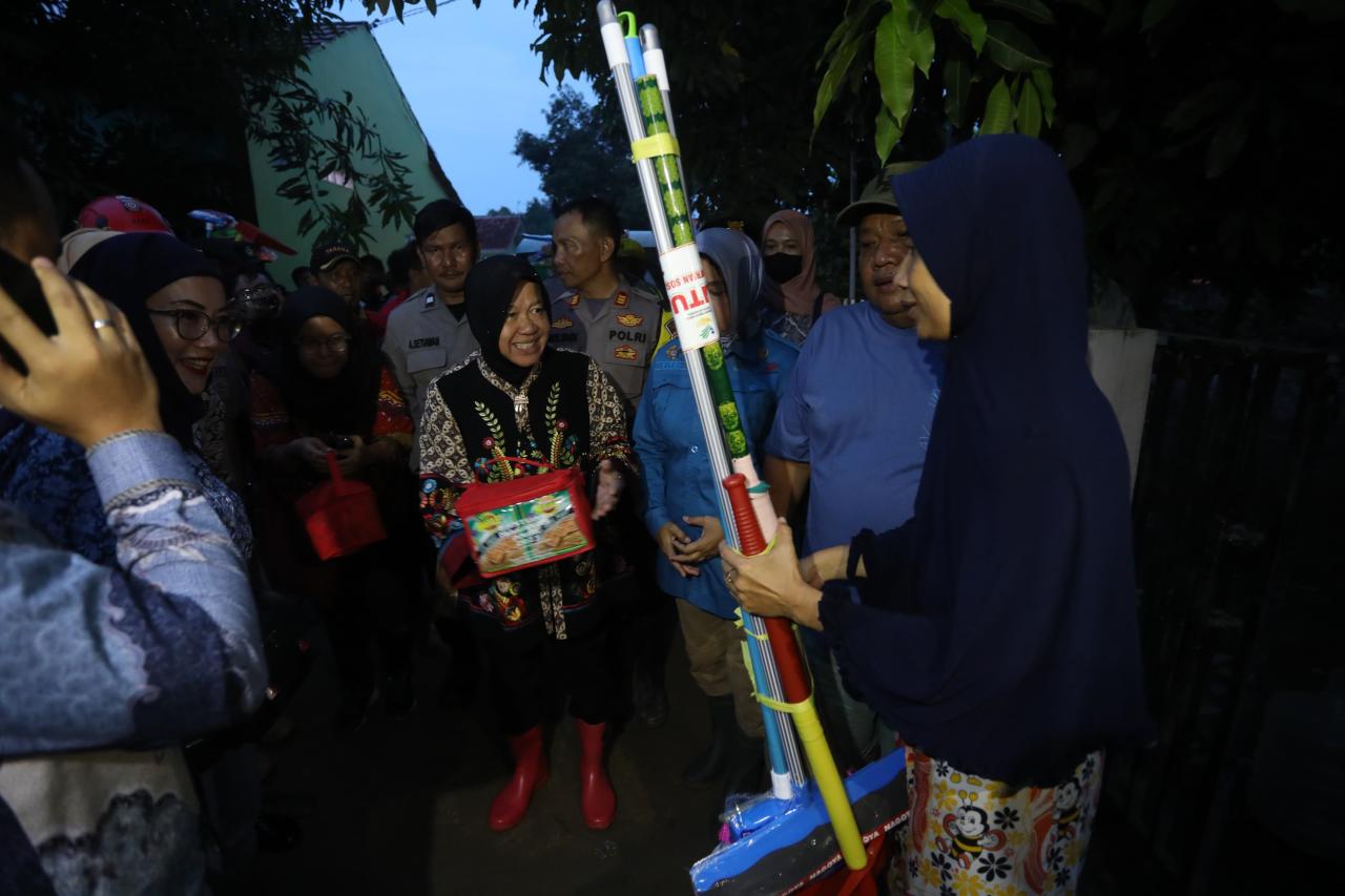 Bantuan pemerintah untuk korban banjir di Kabupaten Cirebon